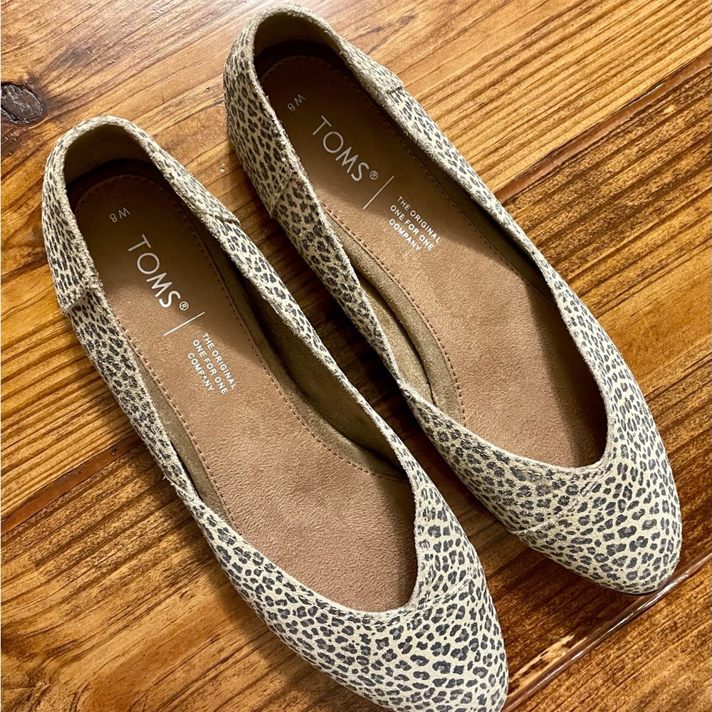 Brand New-Toms Cheetah print pointed flats size 8